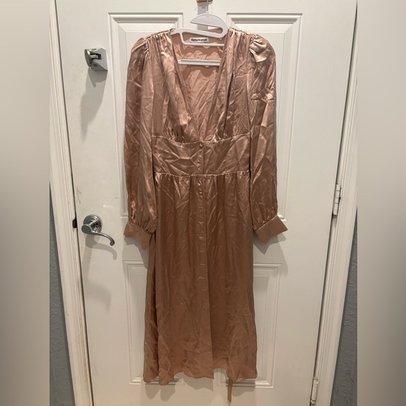 Reformation Nicola Dress in Praline 100% silk - Picture 4 of 9